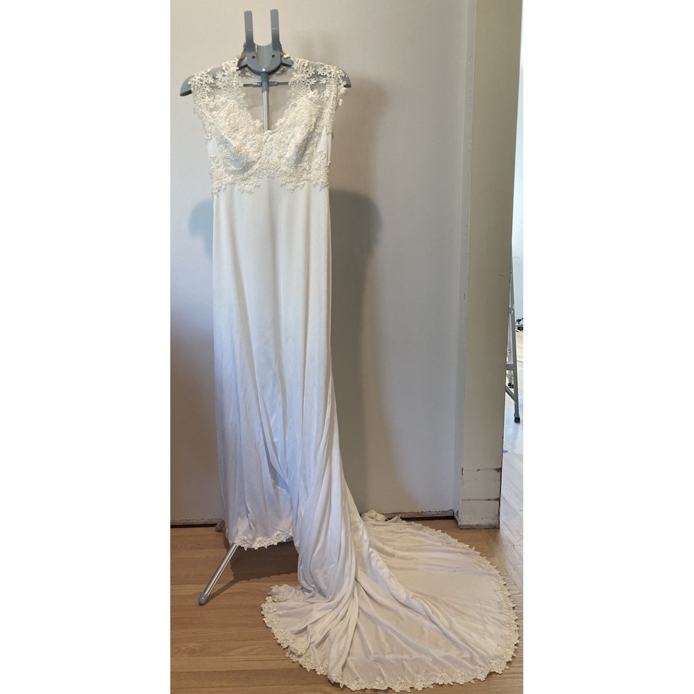 VTG 1979 Small Wedding Dress Gown Veil Lace Beaded Detailing Edwardian Victorian